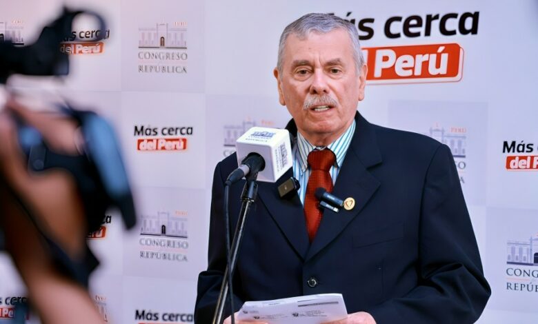 Fernando Rospigliosi apoya ampliar el REINFO